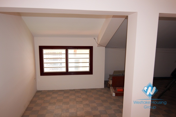 Full house with friendly eco - space located in Tay Ho area